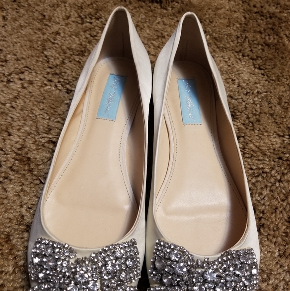 Betsey Johnson White Flats NWOT - Picture 1 of 3
